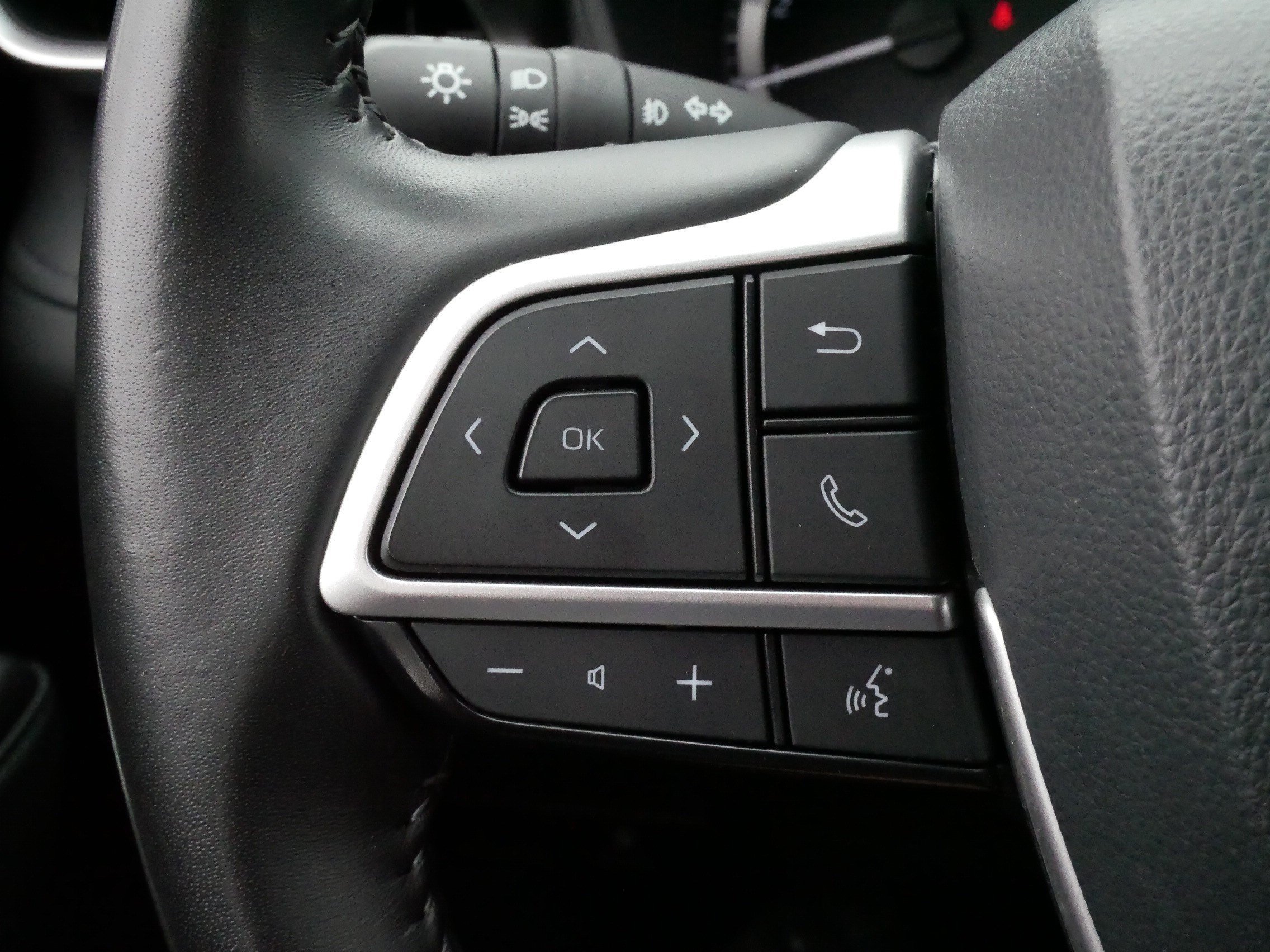 2024 Toyota Highlander LE - Photo 27