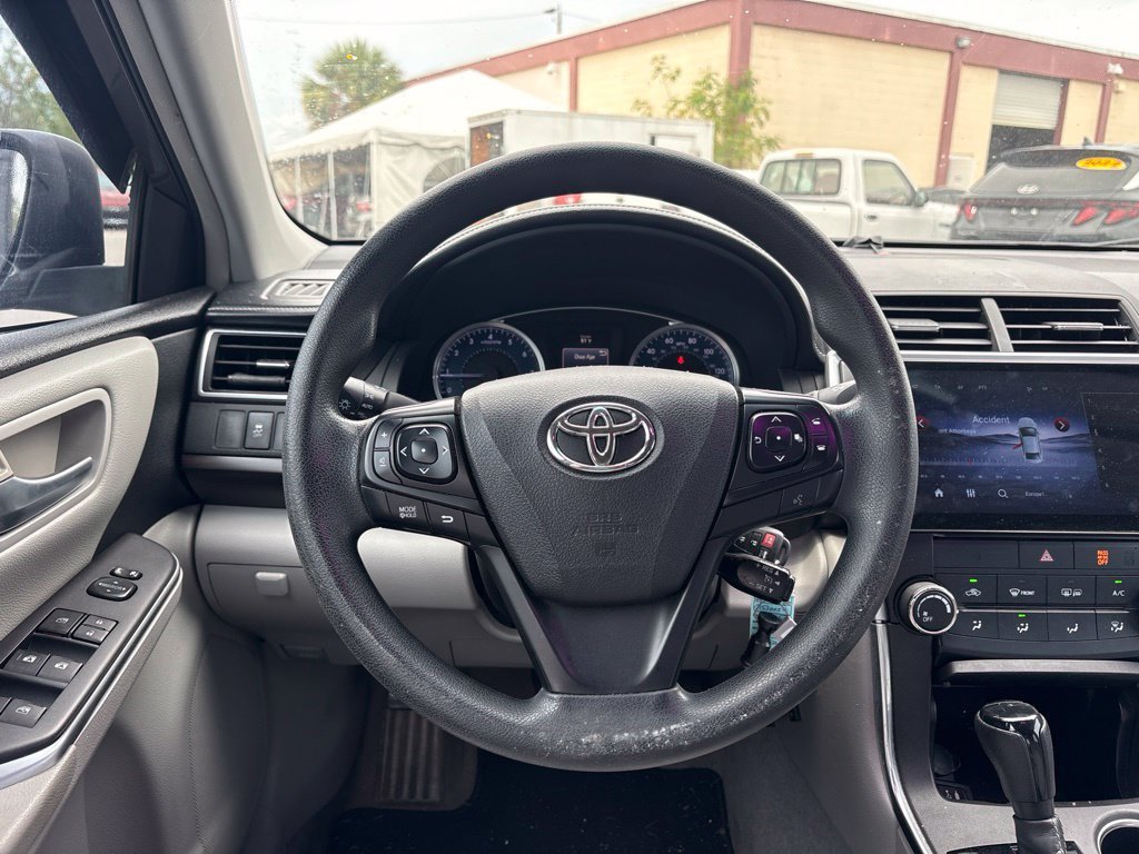 Used 2015 Gray Toyota LE image 20