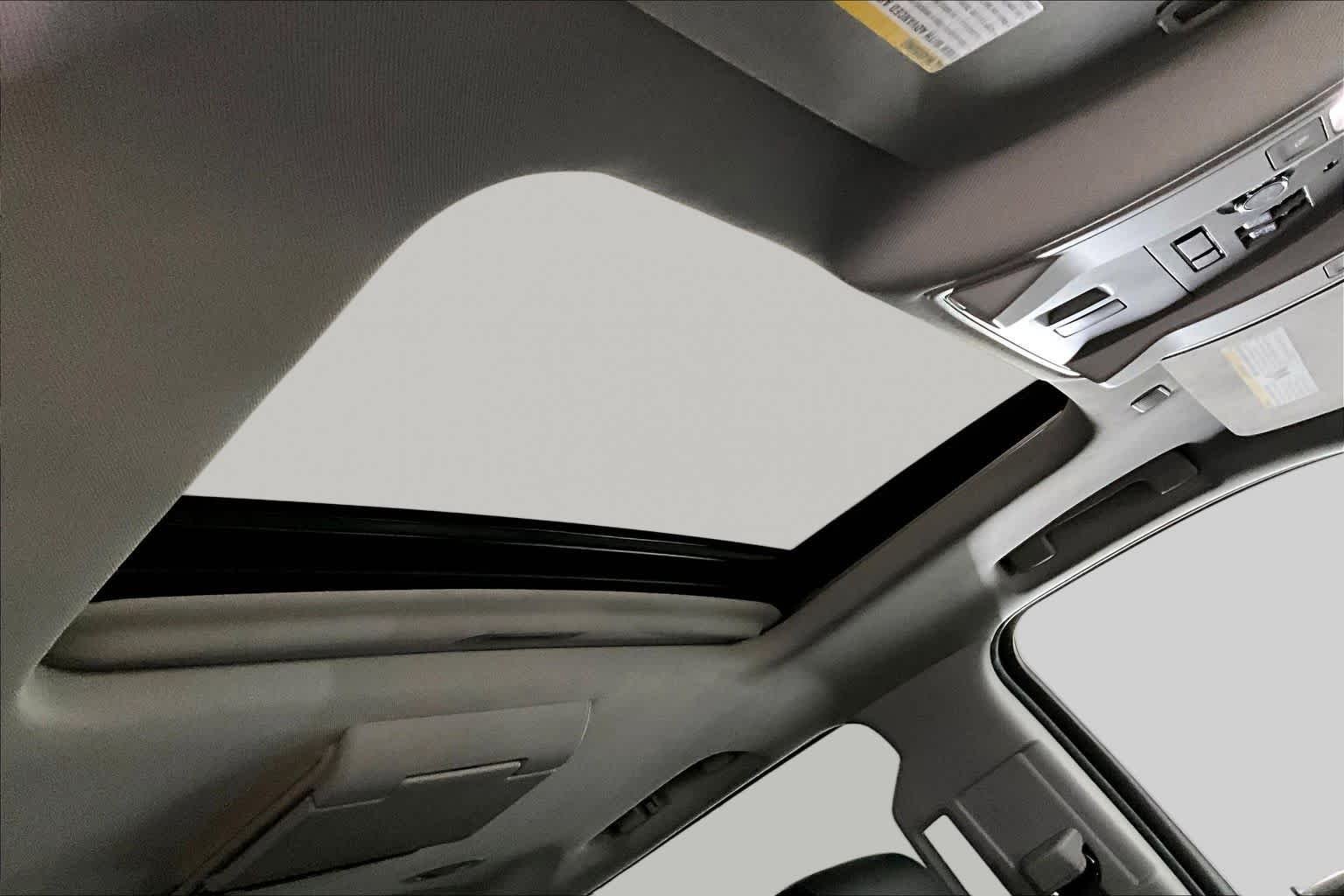 Used 2018 Black Chevrolet Premier image 14