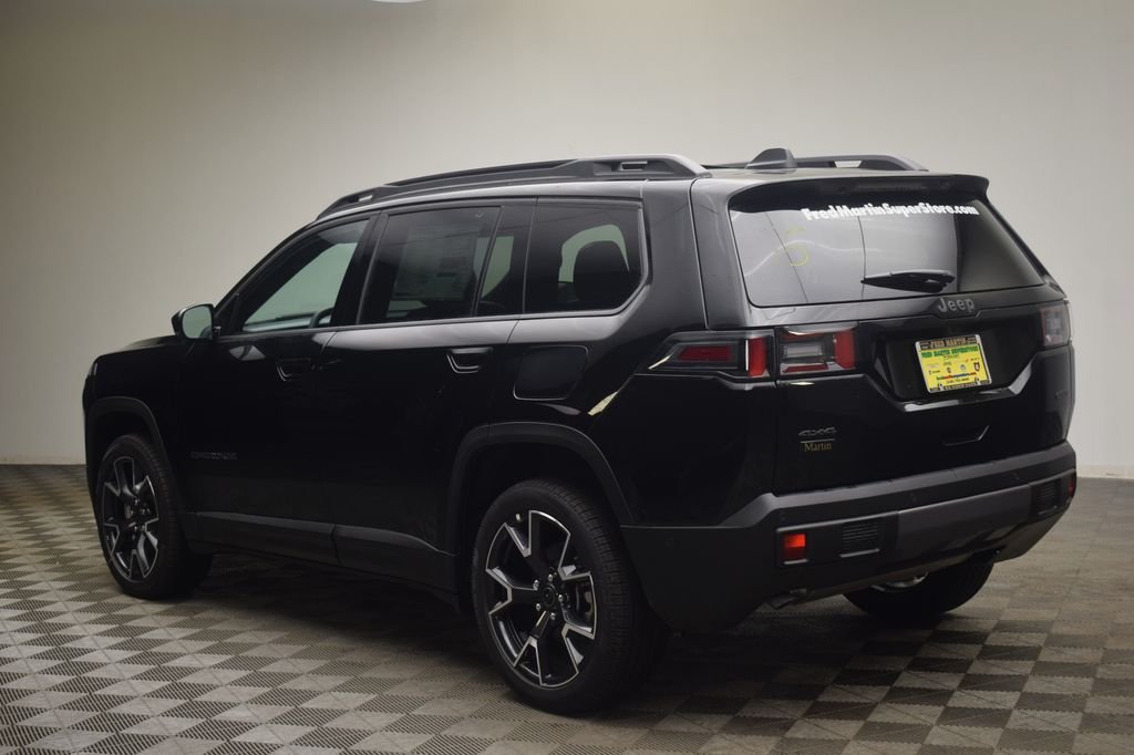 New 2026 Diamond Black Crystal Pearl-Coat Exterior Paint Jeep Overland image 13