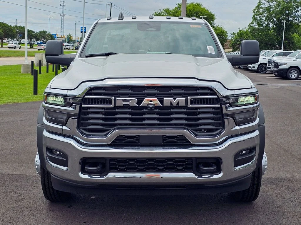 New 2026 Bright White Clear-Coat Exterior Paint RAM Tradesman image 2