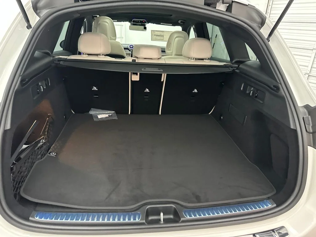 New 2027 White Mercedes-Benz GLC 300 image 27