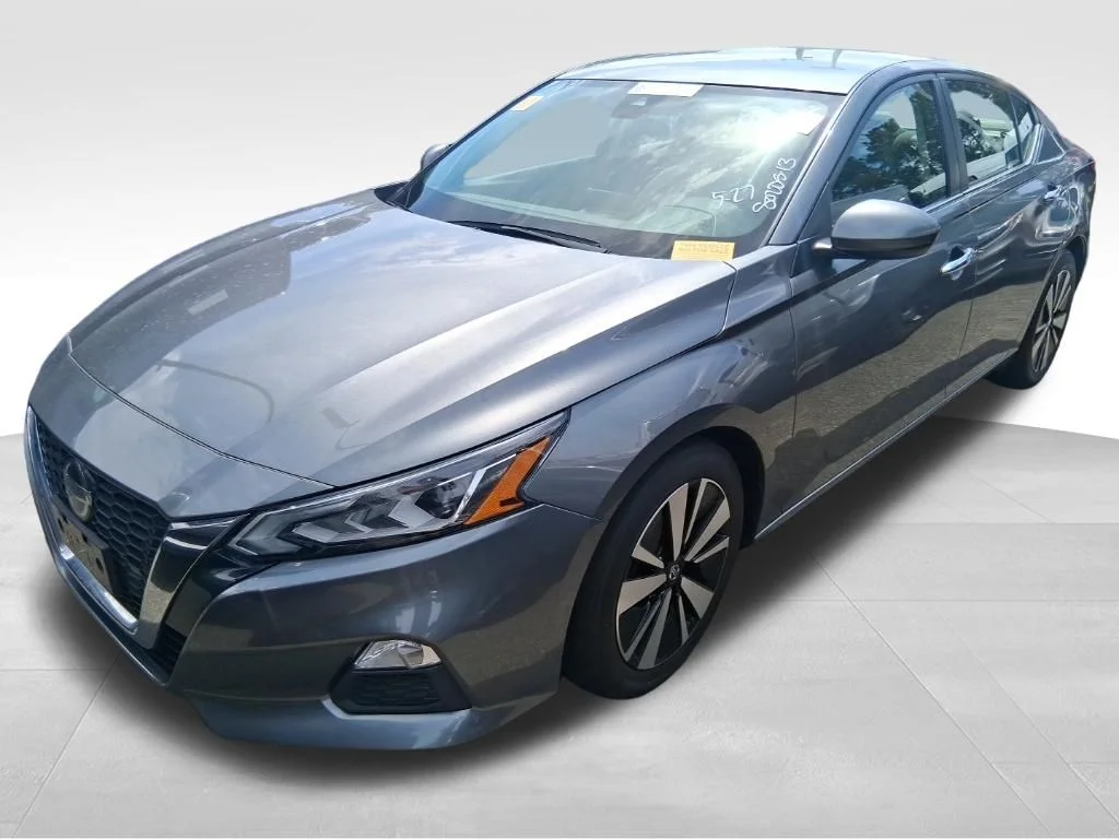 Used 2022 Gray Nissan 2.5 SV image 2