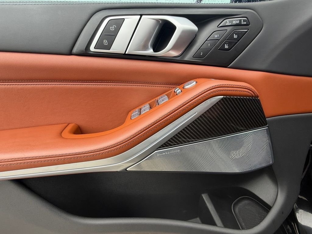 Used 2023 Black BMW M60i image 11