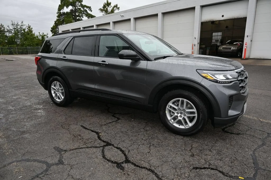 New 2027 Carbonized Gray Metallic Ford Active image 50
