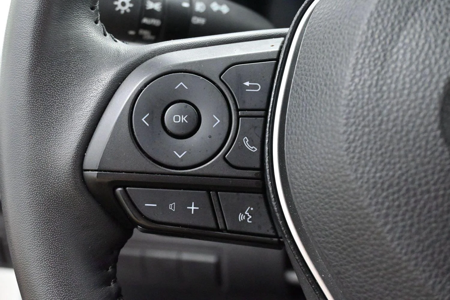 Used 2024 Ice Cap Toyota XSE image 17