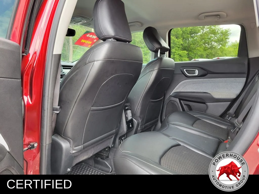 Used 2022 Red Jeep Latitude image 16