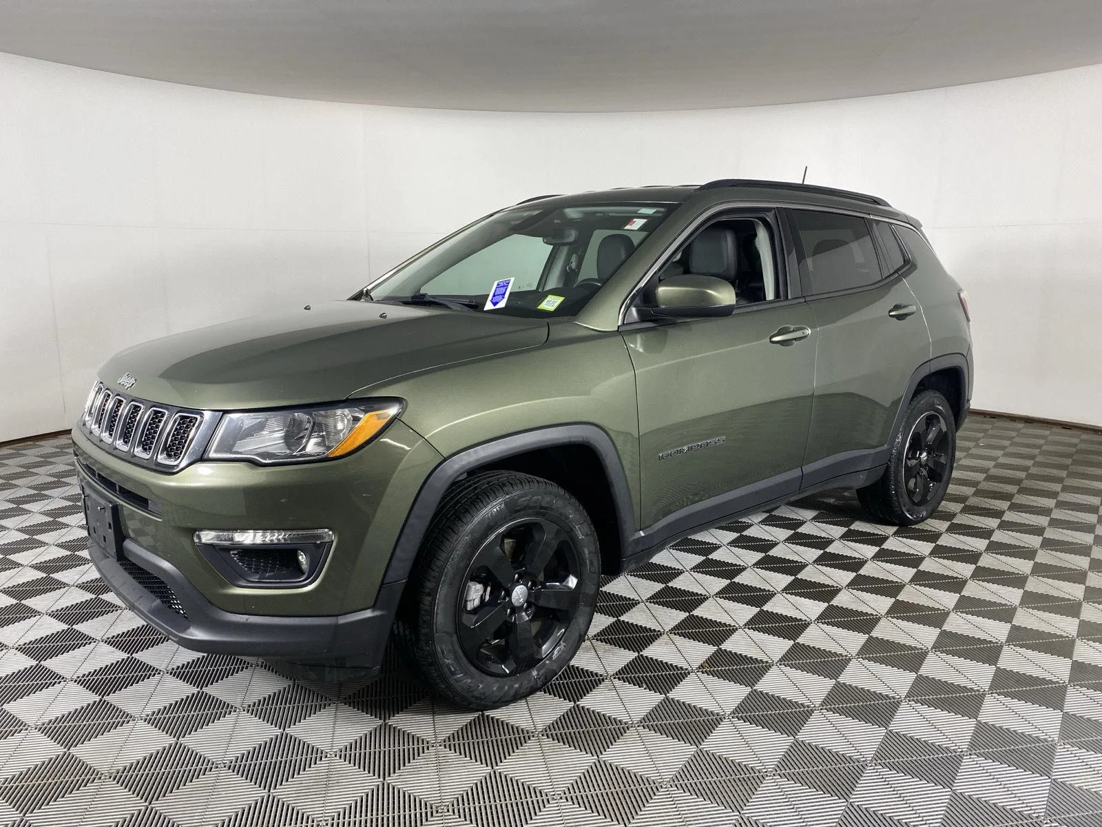 Used 2021 Olive Green Pearlcoat Jeep Latitude image 13