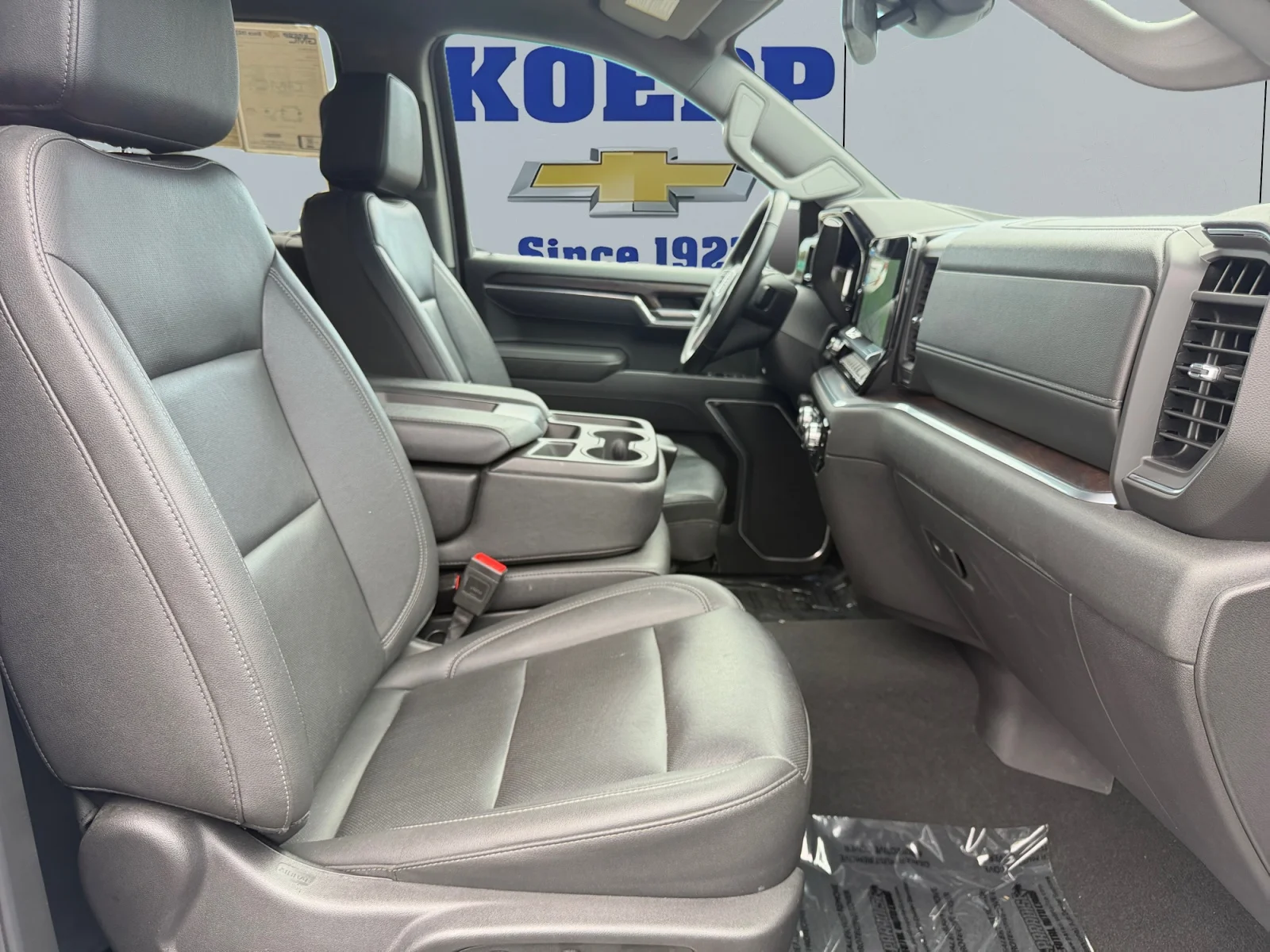 Used 2025 Summit White GMC SLT image 17