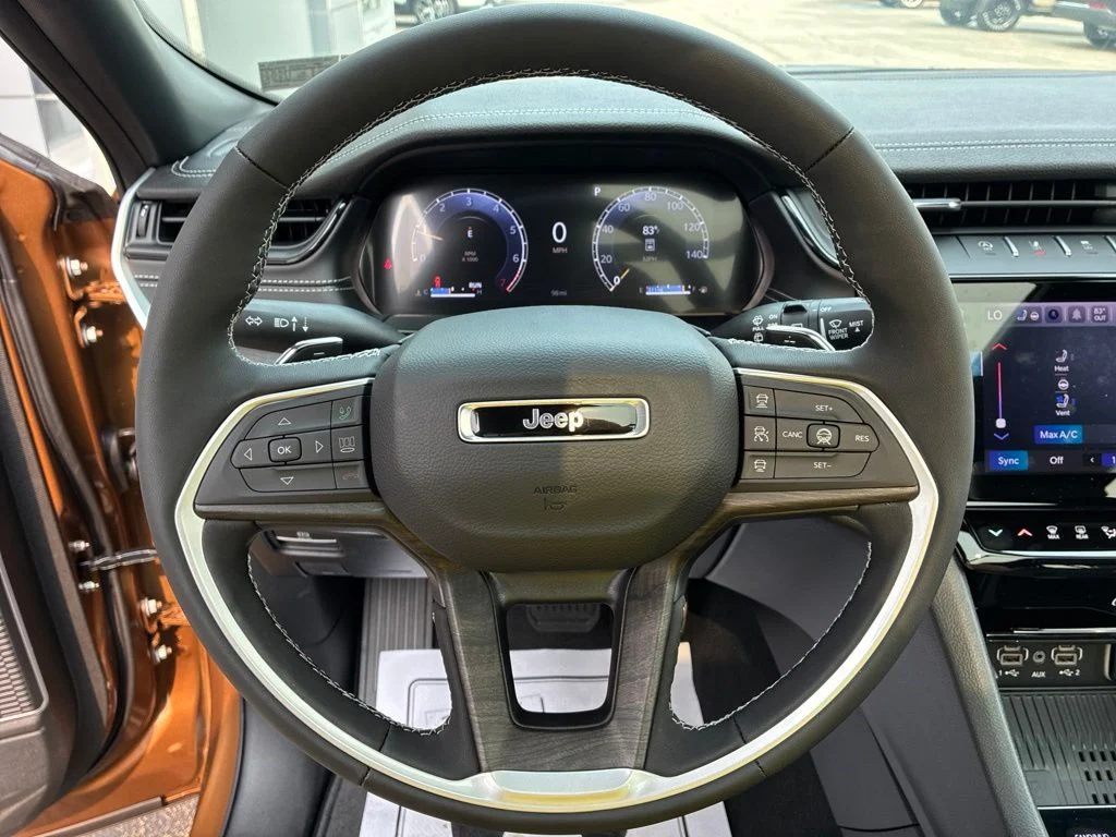 New 2026 Copper Shino Metallic Clear-Coat Exterior Paint Jeep Limited Reserve image 21