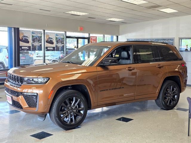 New 2026 Copper Shino Metallic Clear-Coat Exterior Paint Jeep Limited Reserve image 3