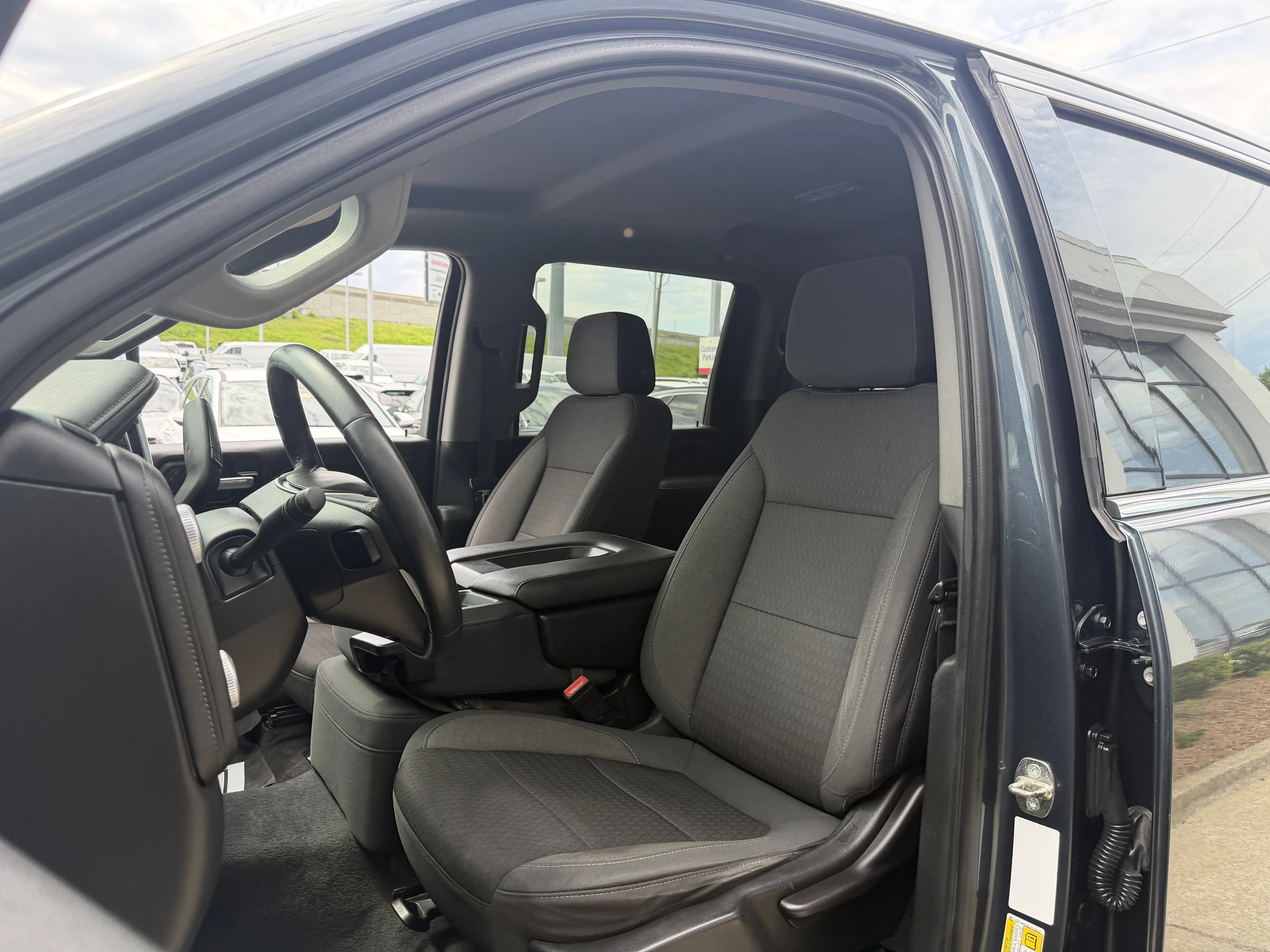 Used 2020 Dark Sky Metallic GMC SLE image 29