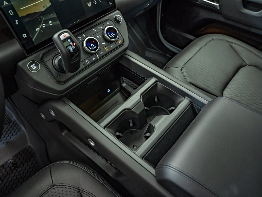 New 2026 Fuji White Land Rover X-Dynamic SE image 28