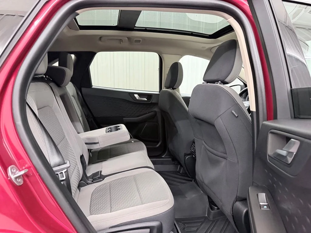 Used 2020 Red Ford SE image 38