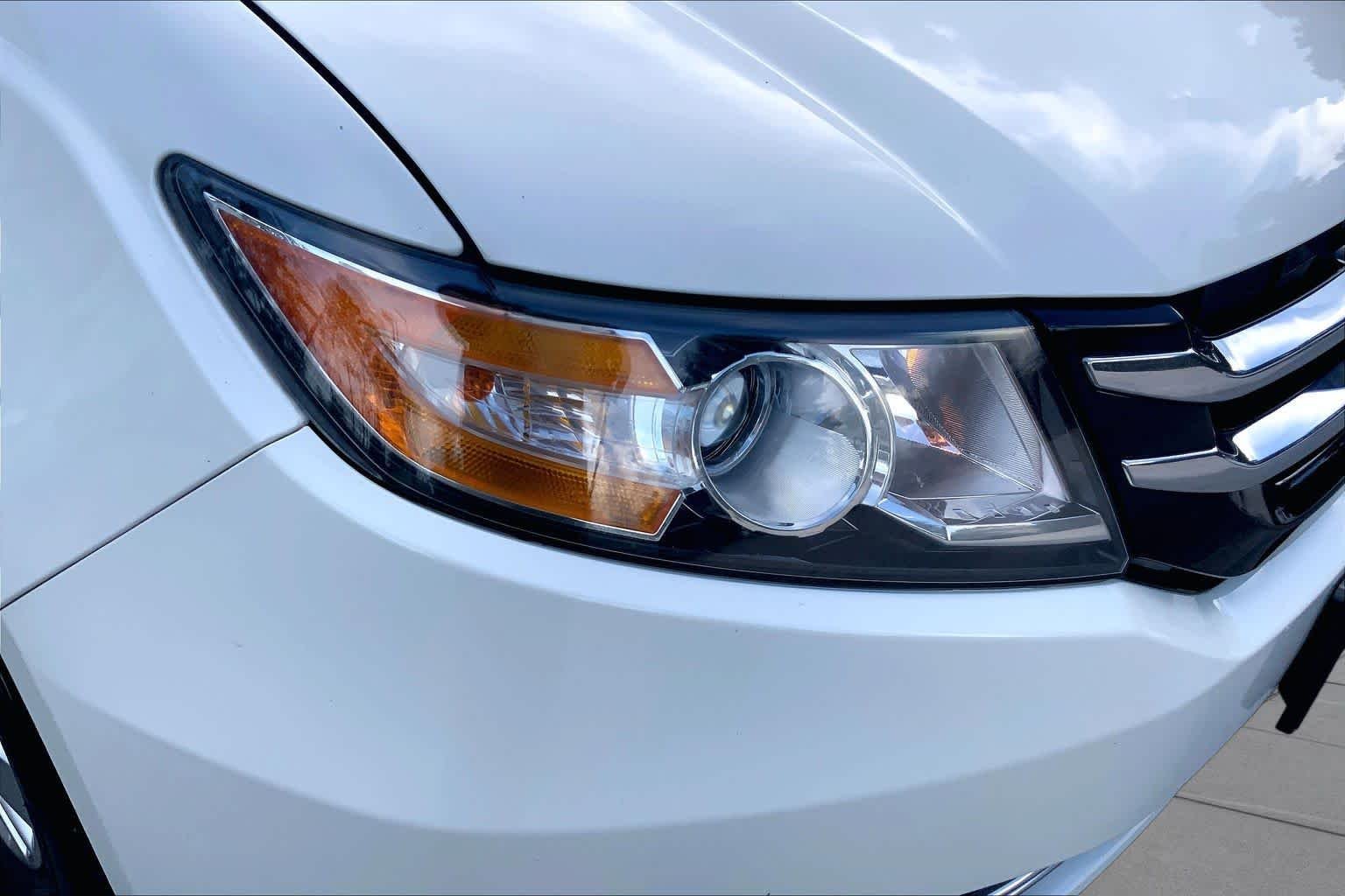 Used 2017 White Diamond Pearl Honda LX image 26