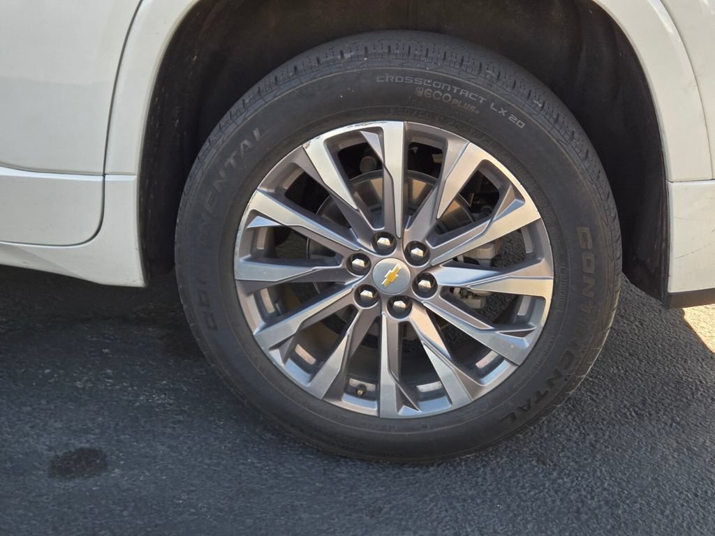 Used 2023 Iridescent Pearl Tricoat Chevrolet Premier image 4