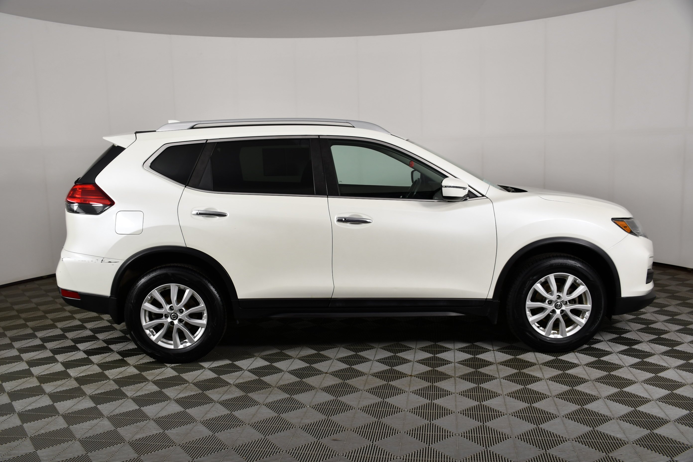 Used 2017 Pearl White Nissan SV image 5