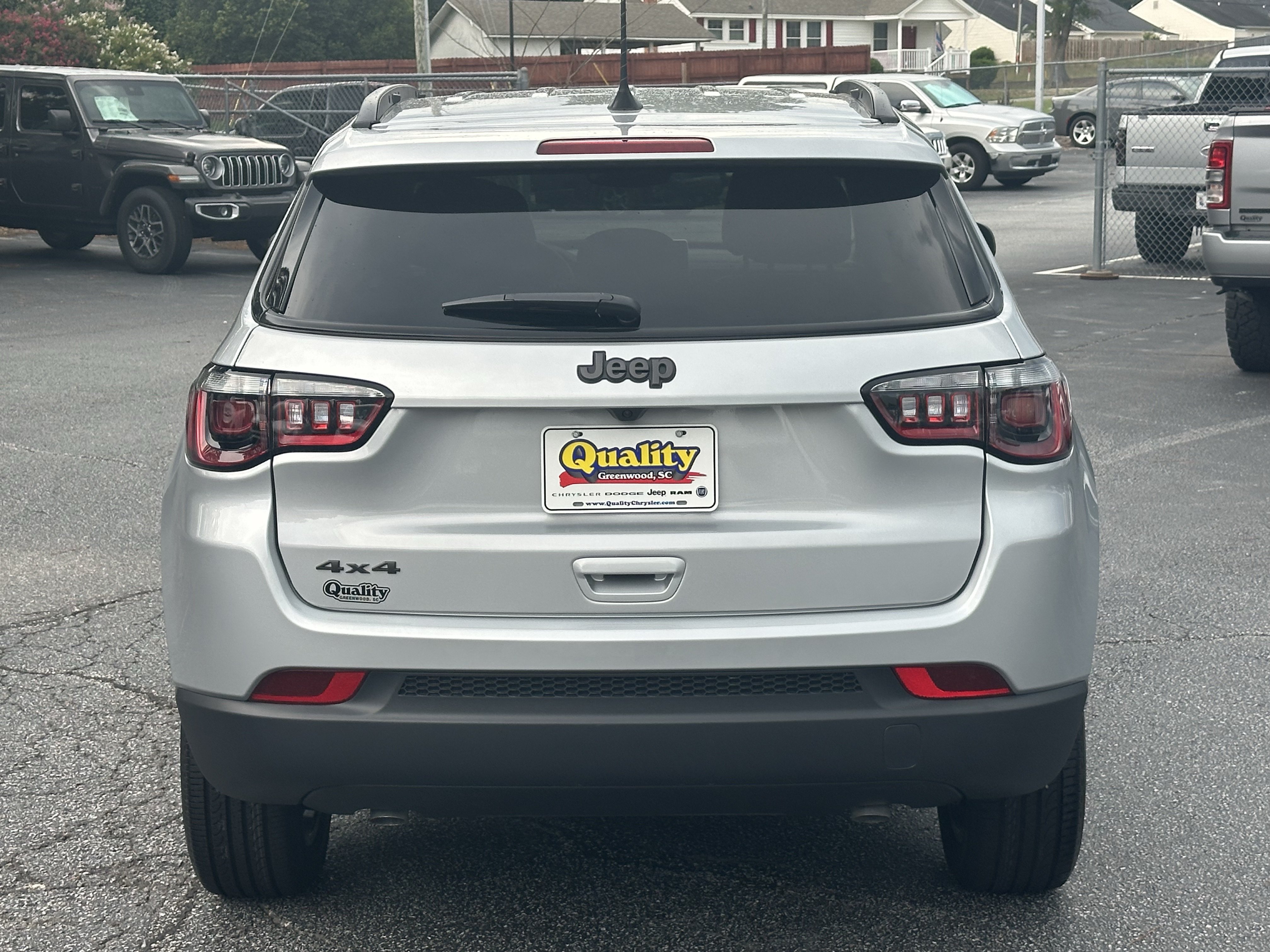 New 2026 Silver Zynith Metallic Clearcoat Jeep Latitude Altitude image 7