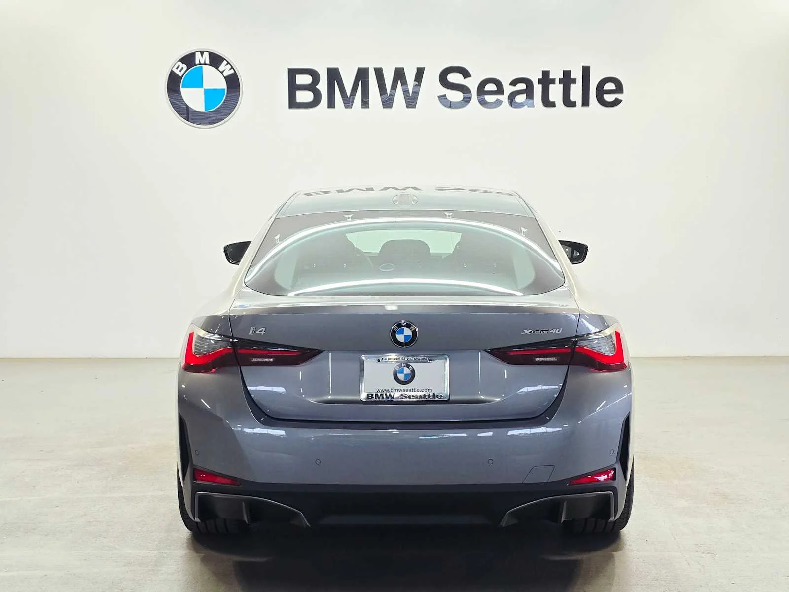 New 2026 Skyscraper Grey Metallic BMW xDrive40 image 5