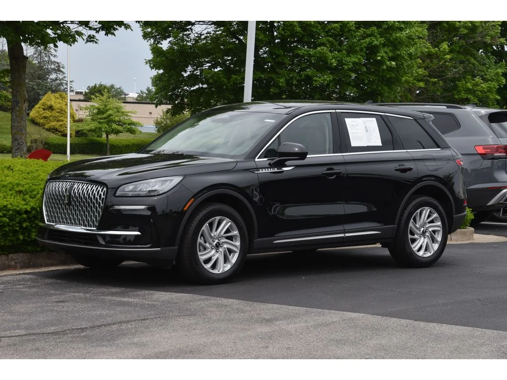 Used 2025 Infinite Black Metallic Clearcoat Lincoln Premiere image 8