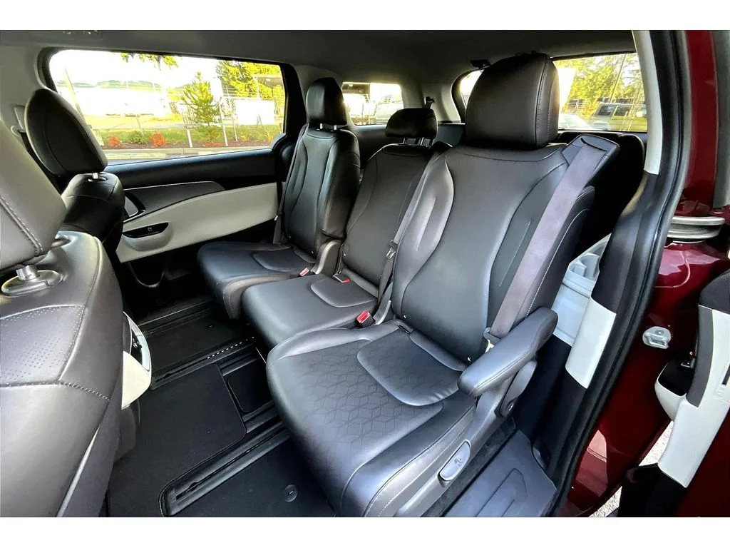 Used 2024 Flare Red Kia LX image 25