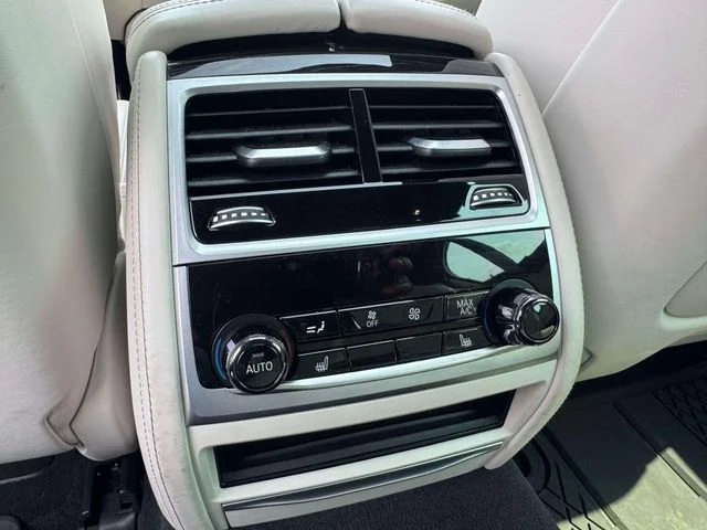 Used 2019 White BMW 750i xDrive image 19