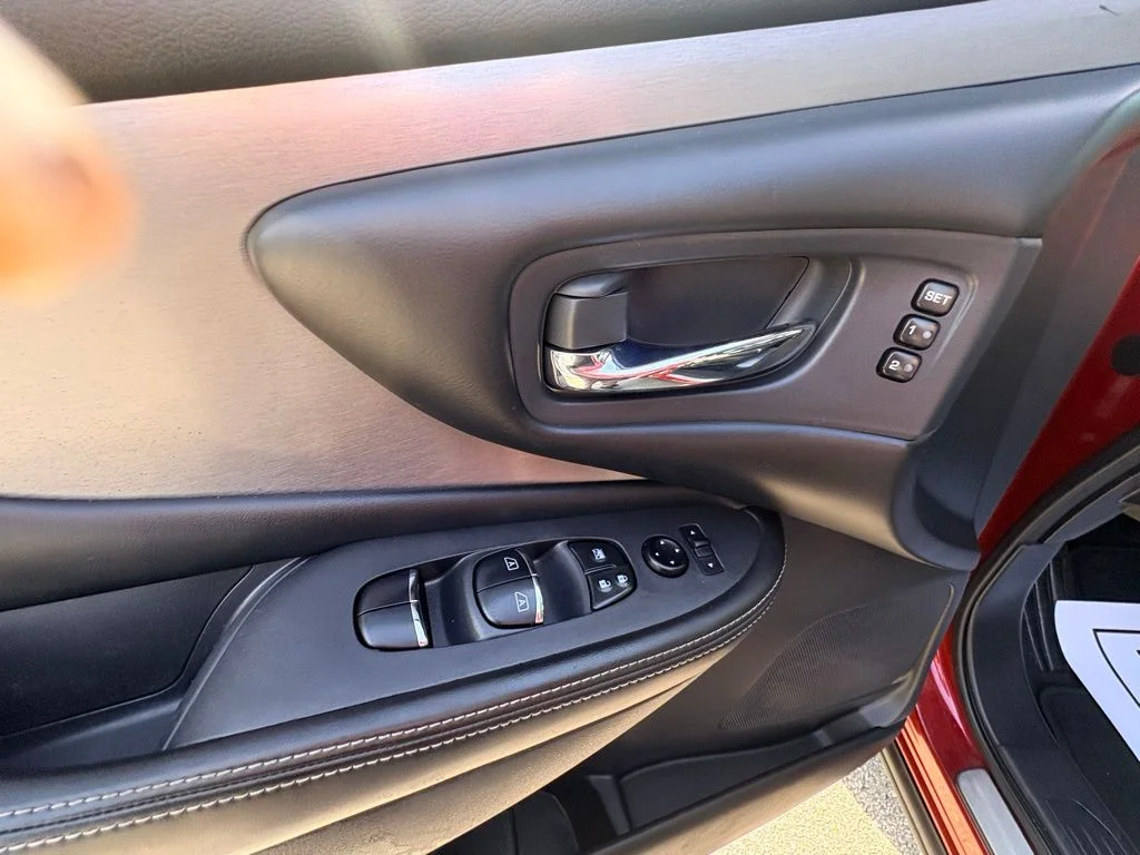 Used 2020 Red Nissan SL image 18