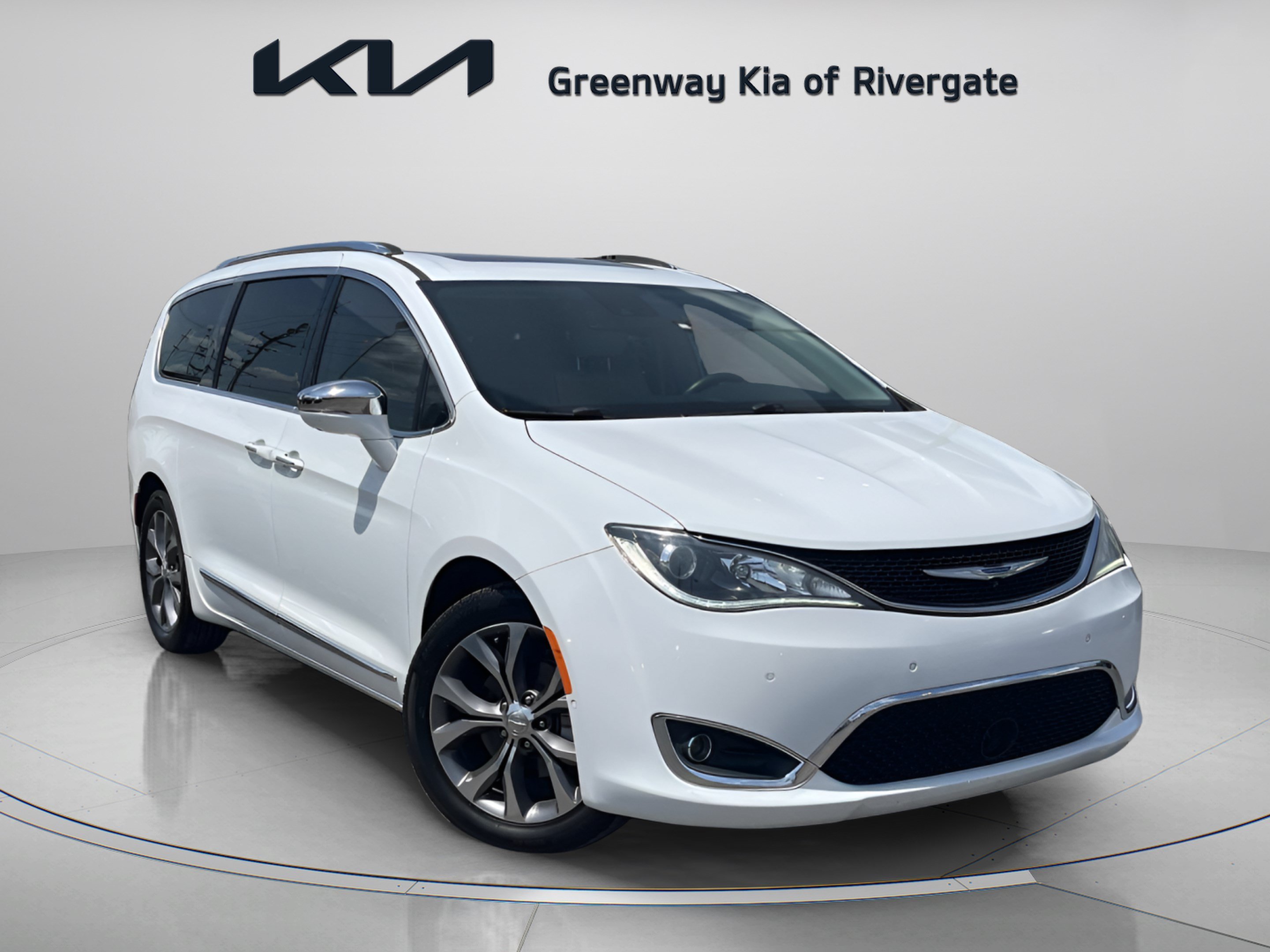 2020 Chrysler Pacifica Limited's photo