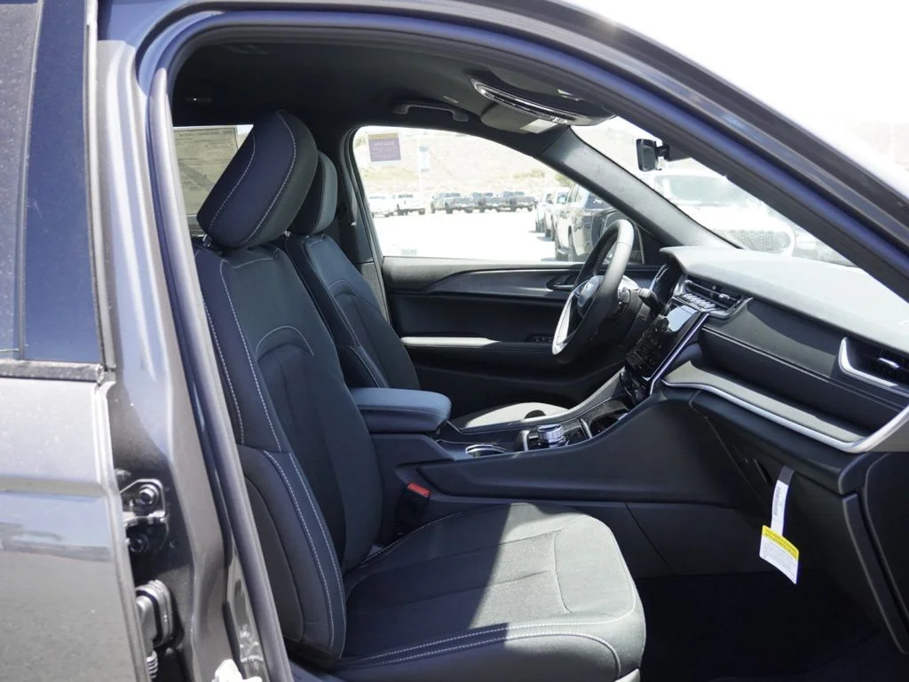 New 2026 Baltic Gray Metallic Clear-Coat Exterior Paint Jeep Laredo image 21