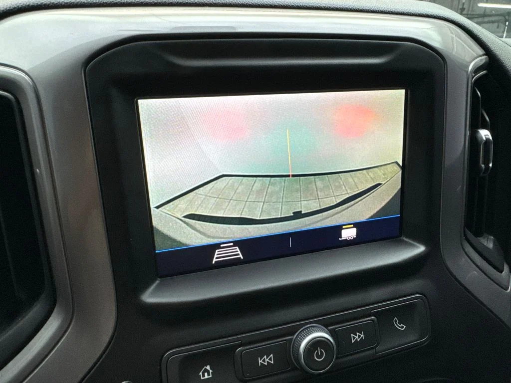 Used 2022 Silver Chevrolet Custom image 63