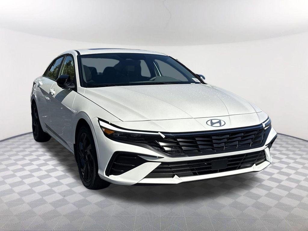 New 2026 White Hyundai SEL Sport Premium image 3
