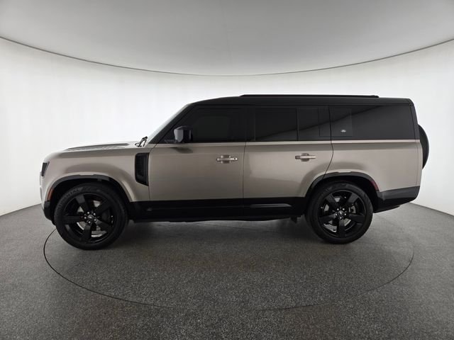 Used 2023 Gold Land Rover X-Dynamic SE image 28