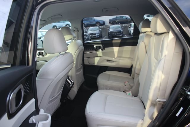 Used 2021 Black Kia S image 23