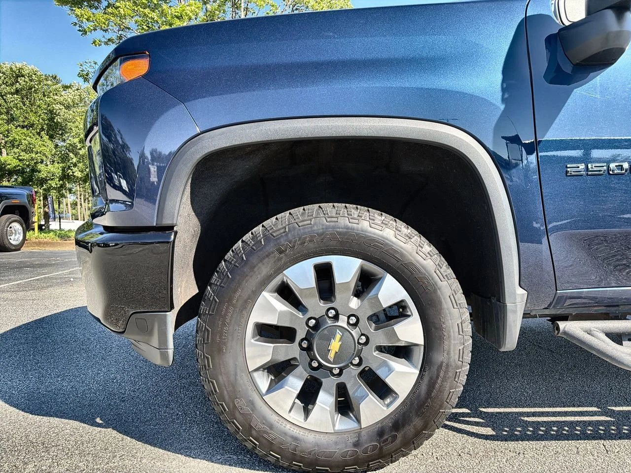 Used 2022 Northsky Blue Metallic Chevrolet Custom image 28