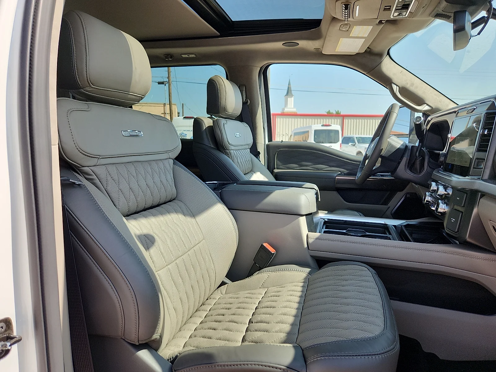 New 2026 Star White Metallic Tri-Coat Ford Platinum image 20
