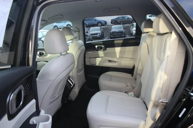 Used 2021 Black Kia S image 23