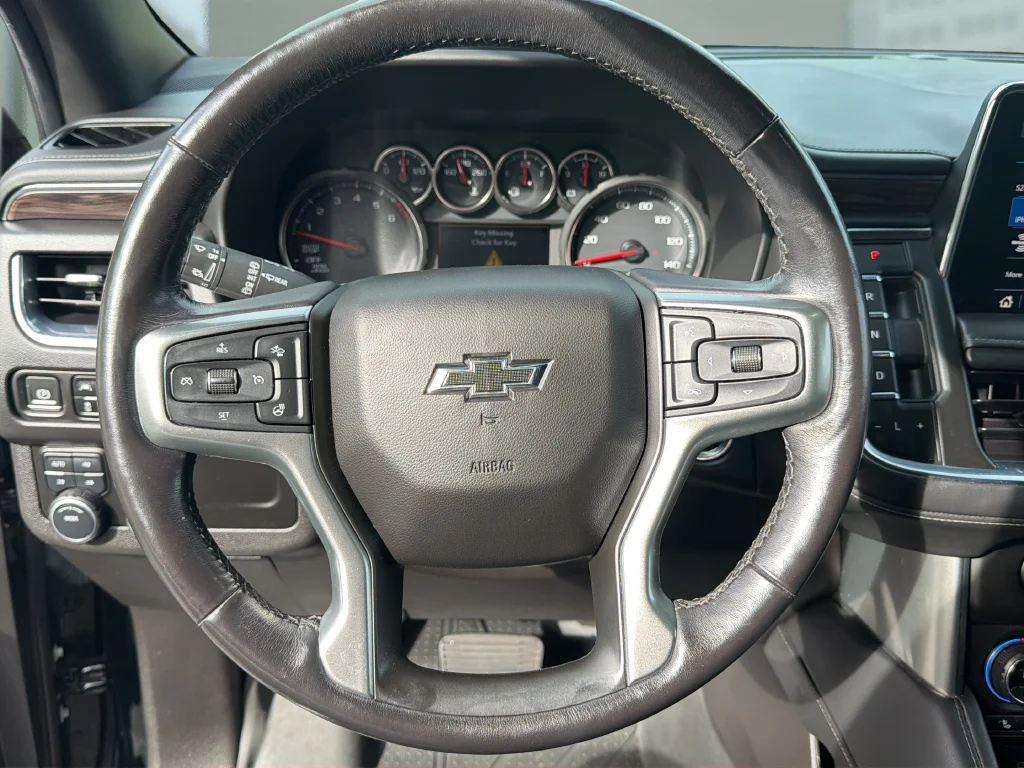 Used 2021 Black Chevrolet Z71 image 23