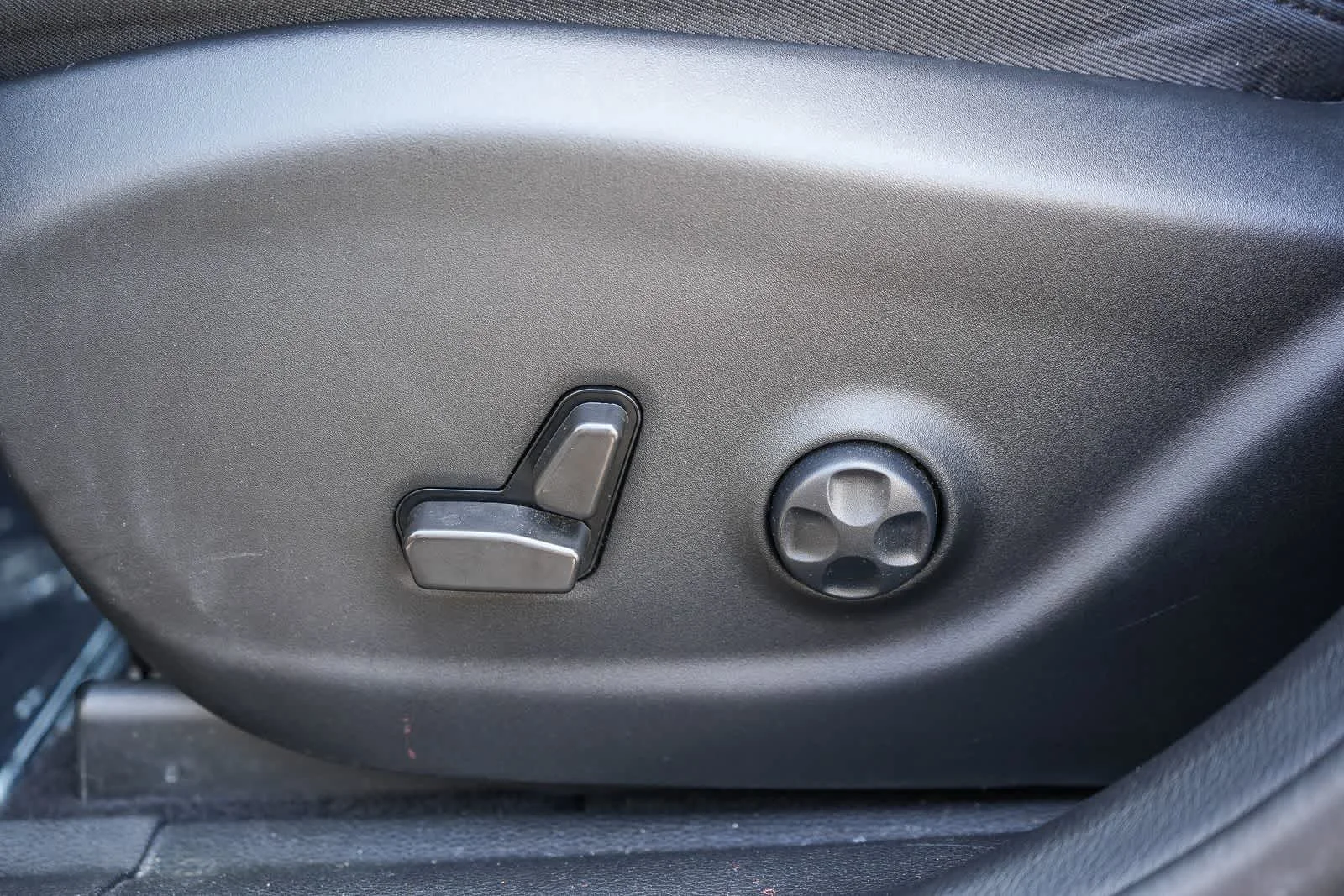 Used 2021 Diamond Black Crystal Pearlcoat Jeep Altitude image 21