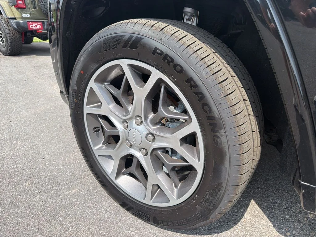 Used 2020 Black Jeep Overland image 11