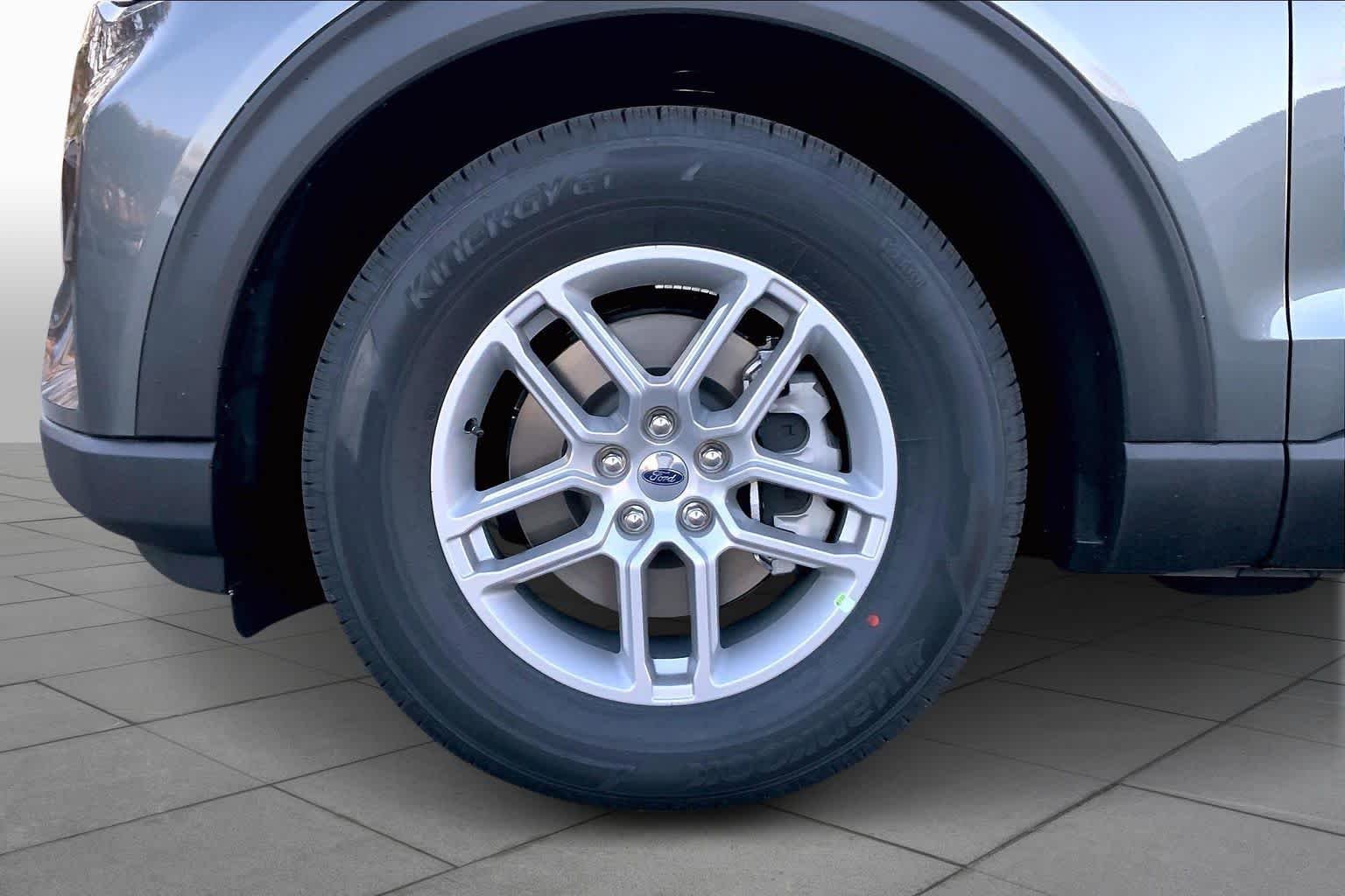 New 2026 Carbonized Gray Metallic Ford Active image 12