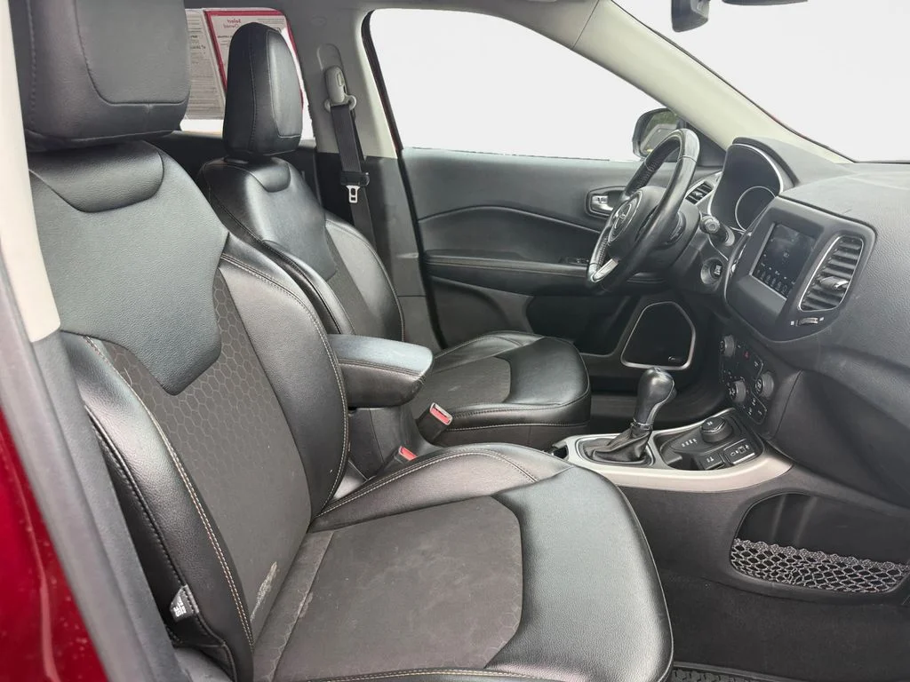 Used 2021 Velvet Red Pearlcoat Jeep Latitude image 19