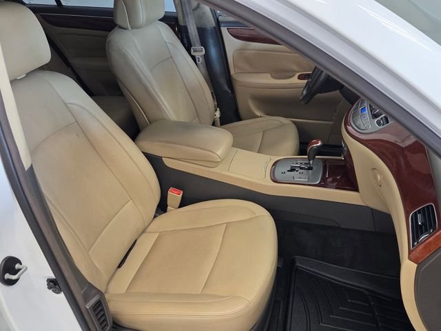Used 2014 White Hyundai 3.8 image 18