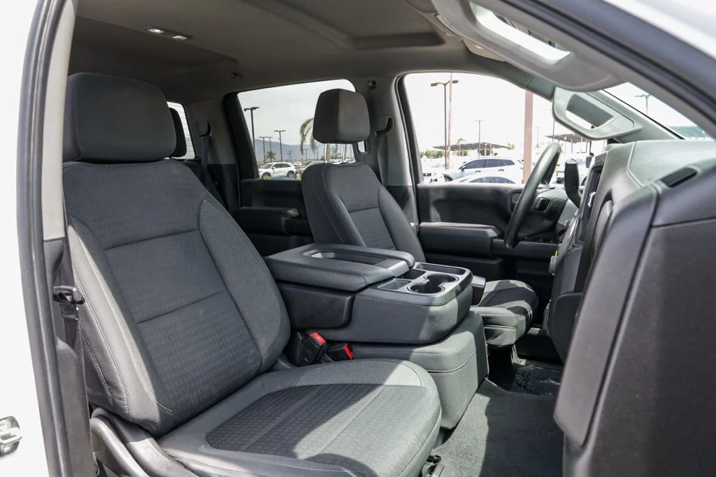 Used 2022 White Chevrolet Custom image 19