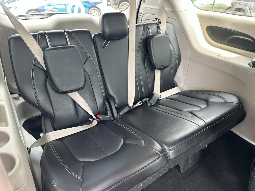 Used 2023 Silver Chrysler Touring L image 15