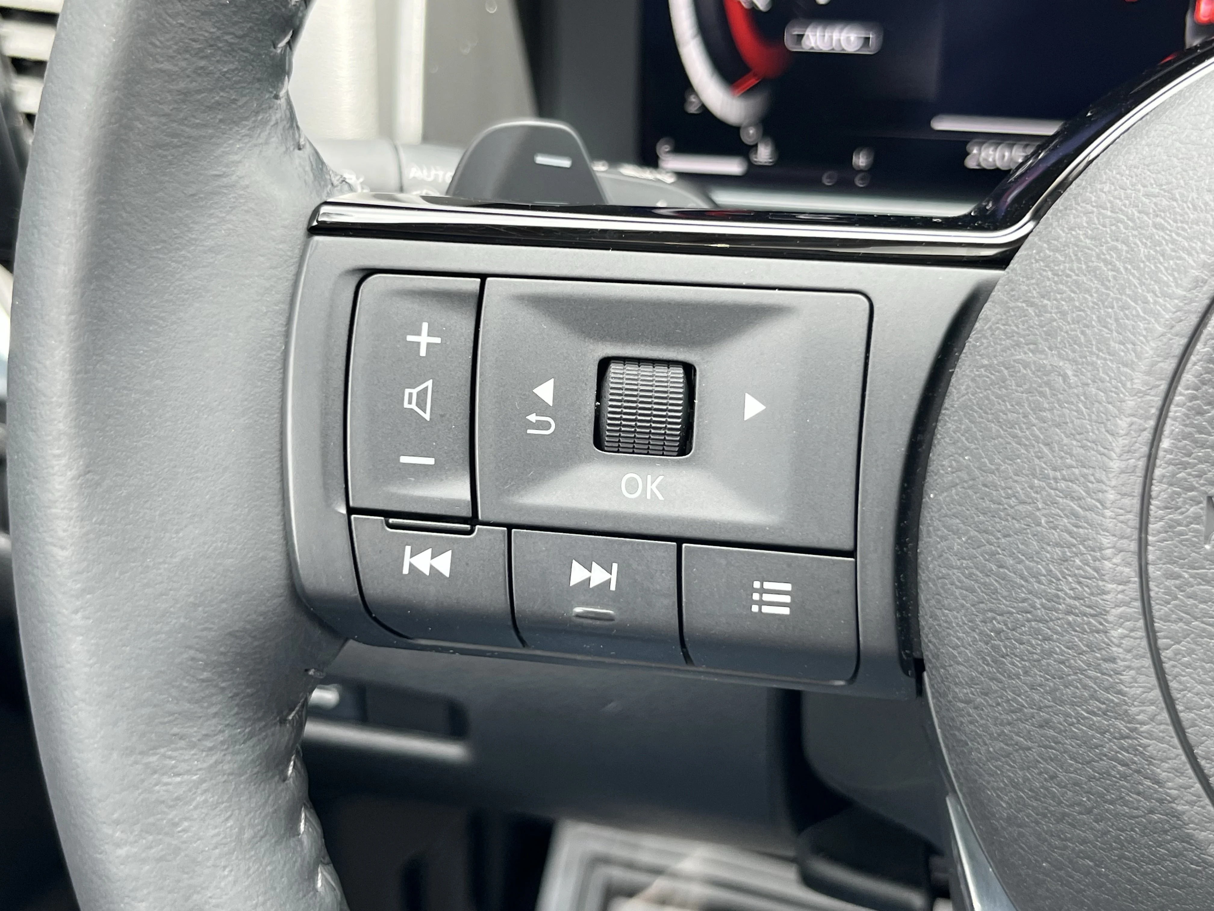 Used 2023 Champagne Silver Metallic Nissan Platinum image 26
