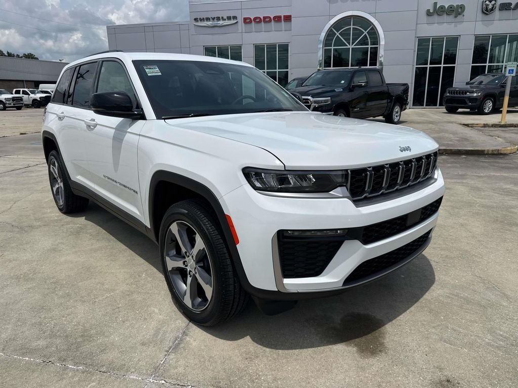 New 2026 Bright White Clear-Coat Exterior Paint Jeep Limited image 5