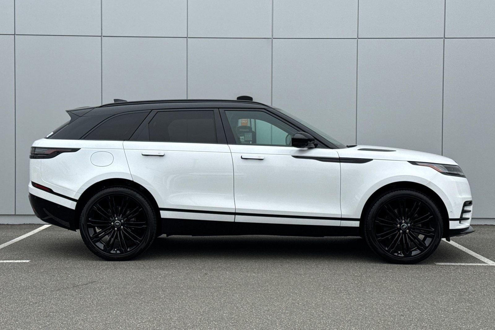 Certified Used 2026 White Land Rover Dynamic SE image 6