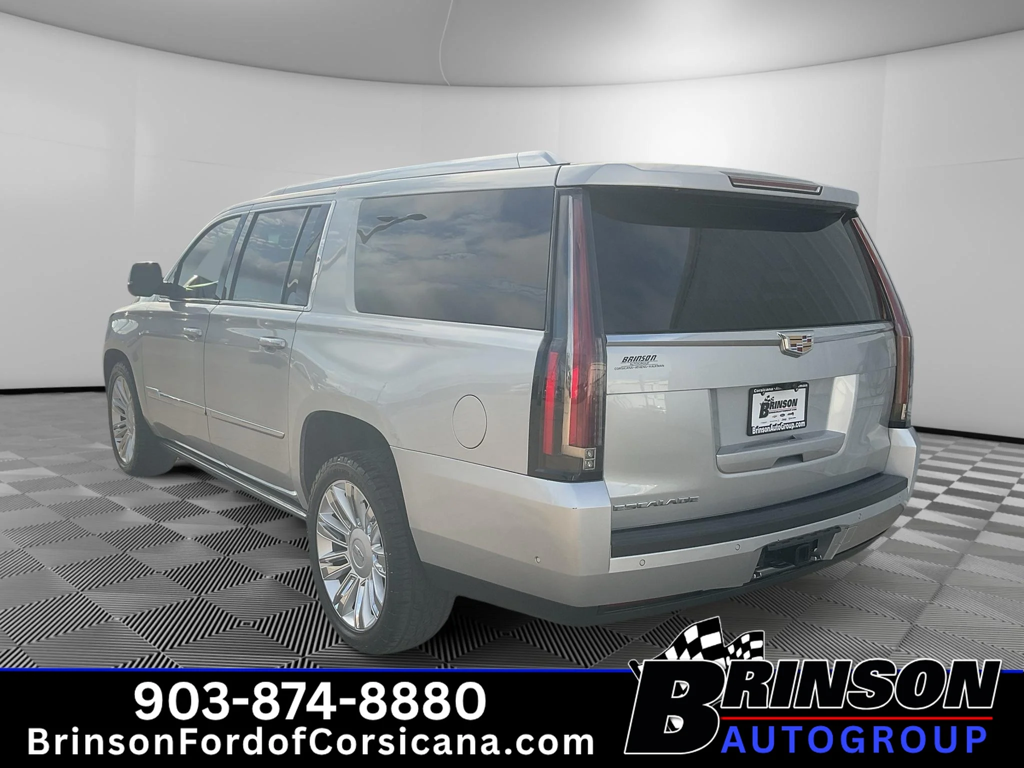 Used 2018 Radiant Silver Metallic Cadillac Platinum image 5