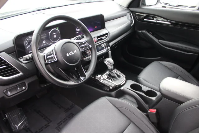 Used 2024 Black Kia EX image 3