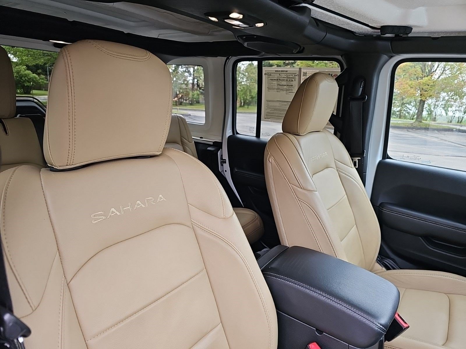 Used 2019 Bright White Clearcoat Jeep Sahara image 10